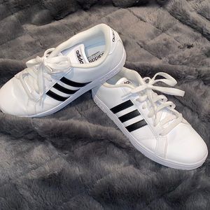 Women’s Adidas Sneakers Size 7.5 👟